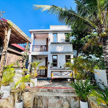 ジャンビアニ Barabara House Bed & Breakfast エクステリア 写真