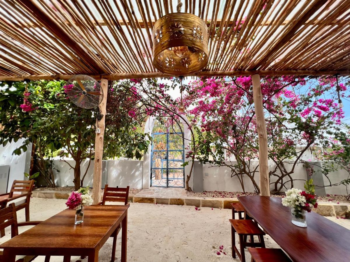 ジャンビアニ Barabara House Bed & Breakfast エクステリア 写真