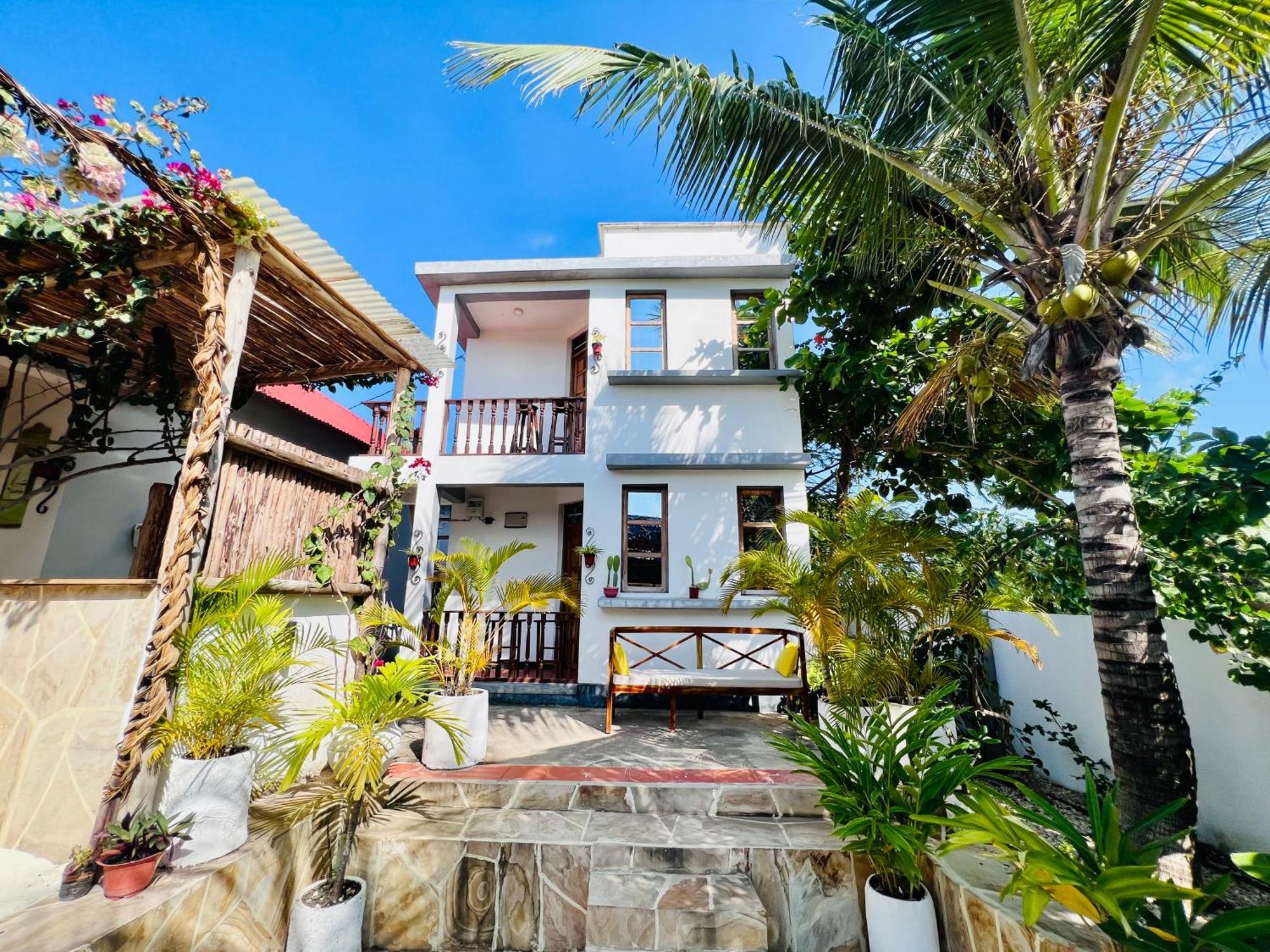 ジャンビアニ Barabara House Bed & Breakfast エクステリア 写真